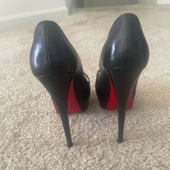 ルブタン37 1/2 Christian Louboutin Black Leather Studded Spike Heels